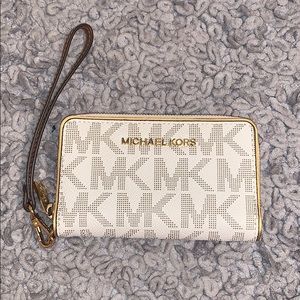 SEND AN OFFER!!! Michael Kors Wristlet/Wallet!
